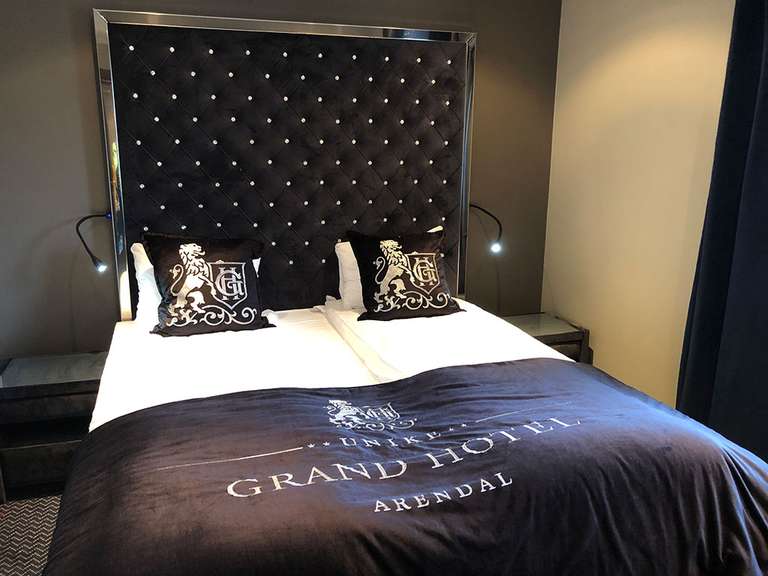 Bed with Black Headboard